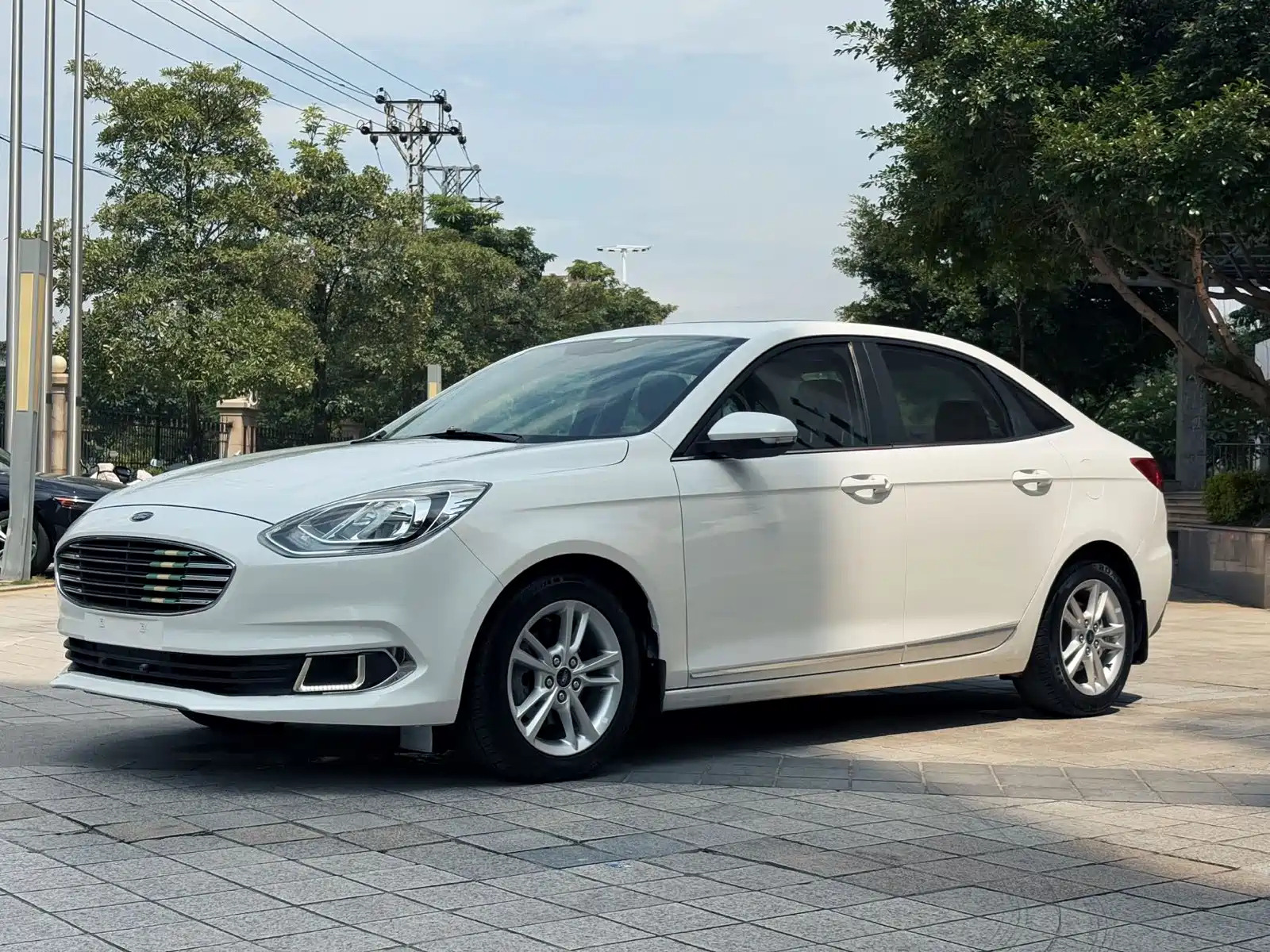 FORD ESCORT 2019