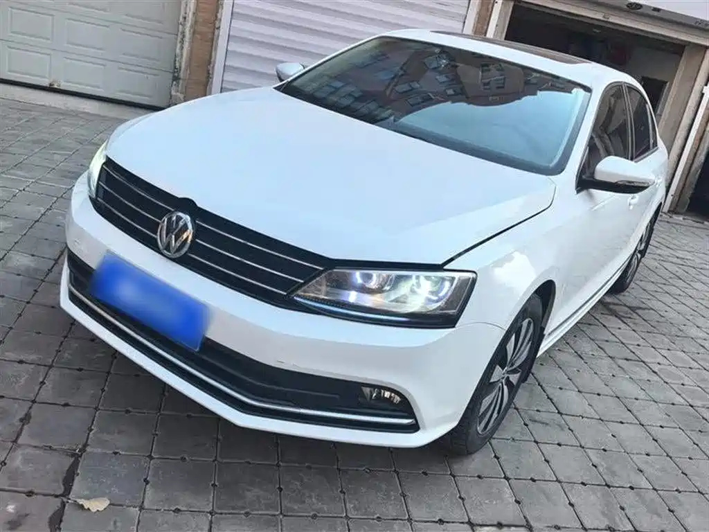 VOLKSWAGEN SAGITAR 2017