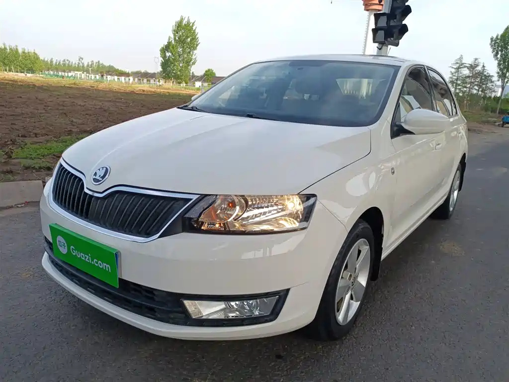 SKODA RAPID 2015