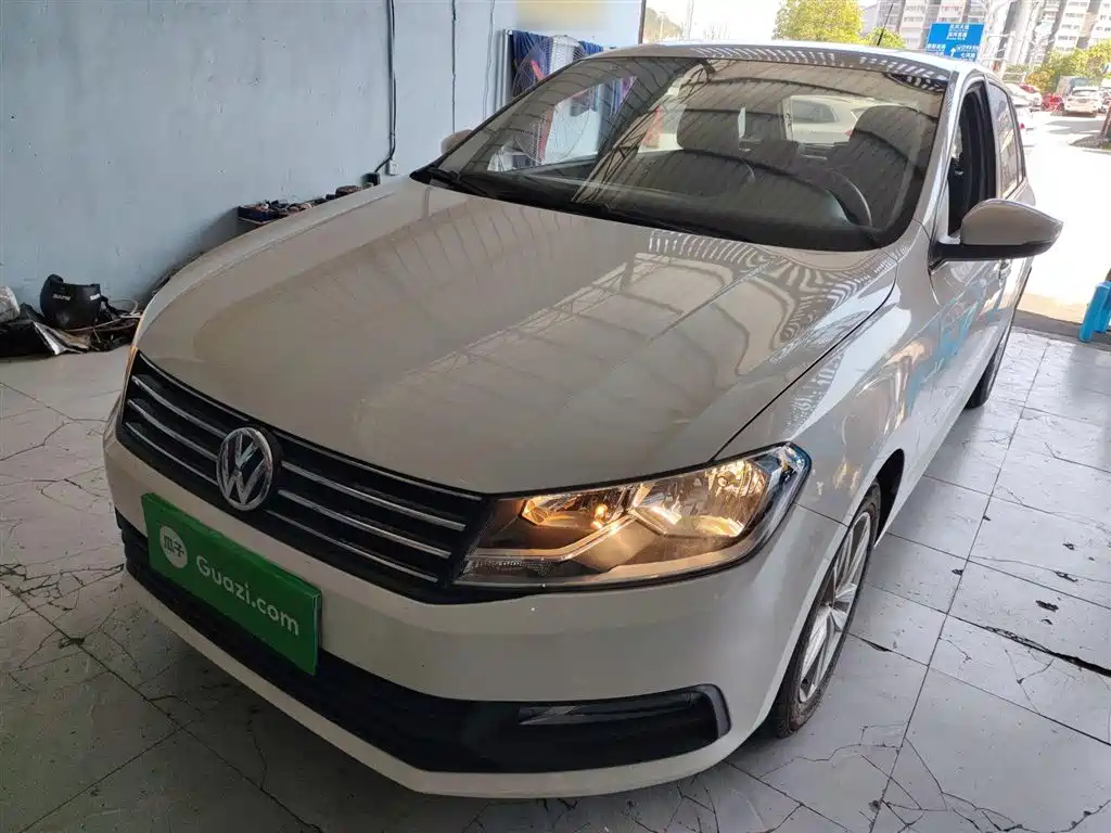 VOLKSWAGEN SANTANA 2015