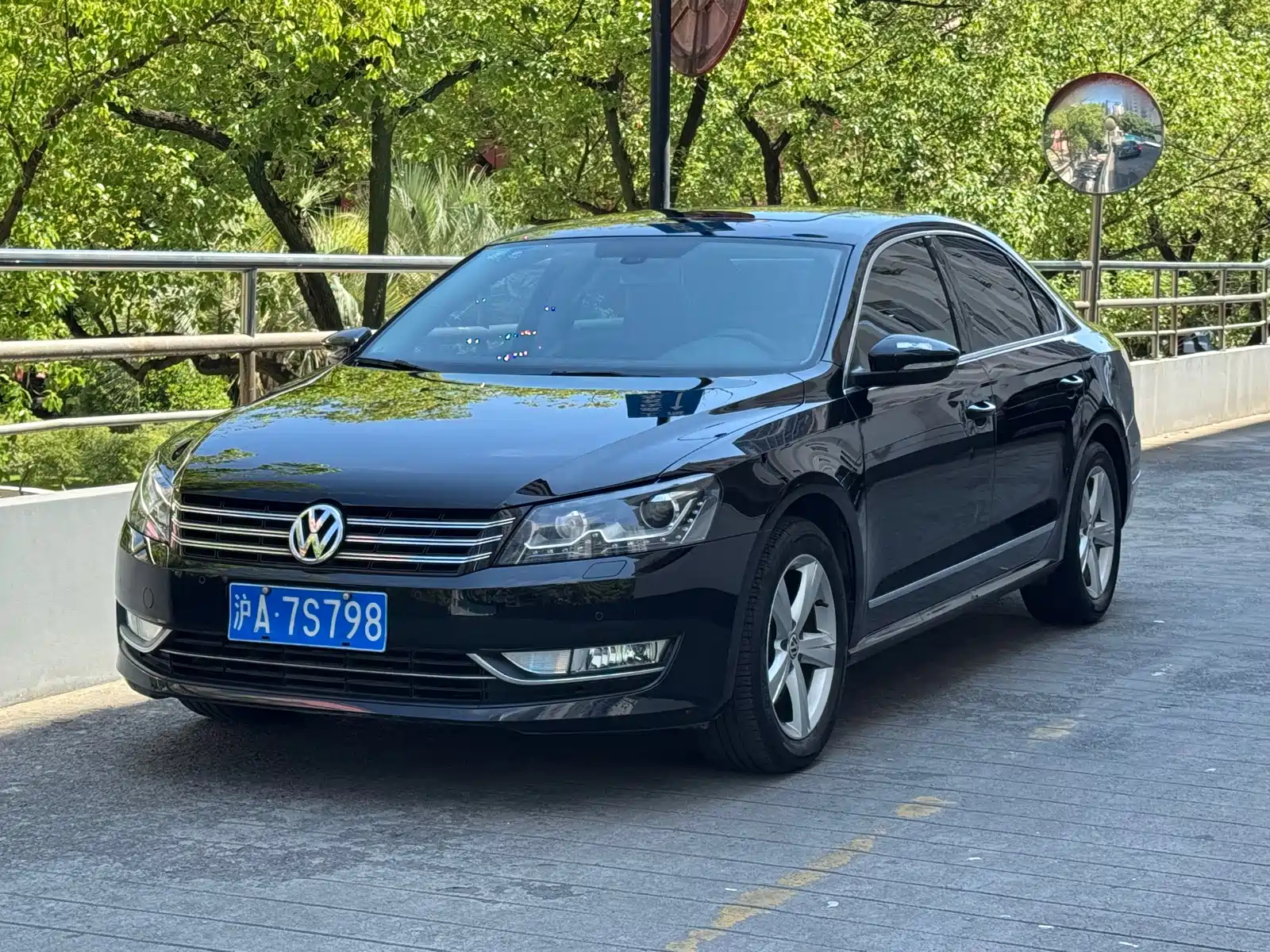 VOLKSWAGEN PASSAT 2011