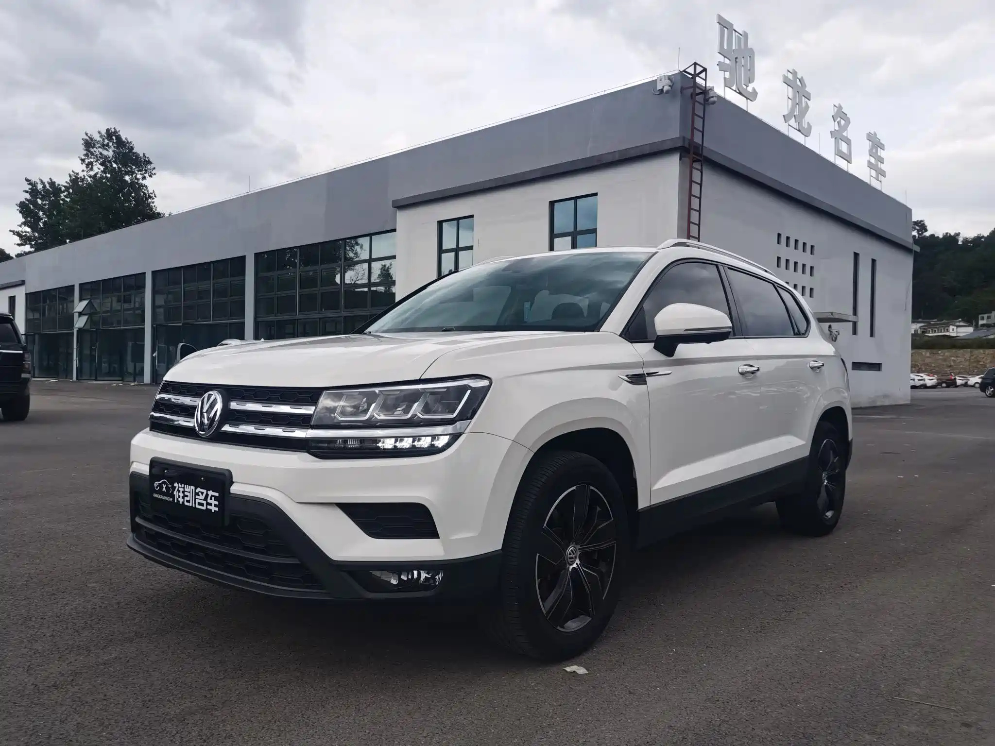 VOLKSWAGEN THARU 2020