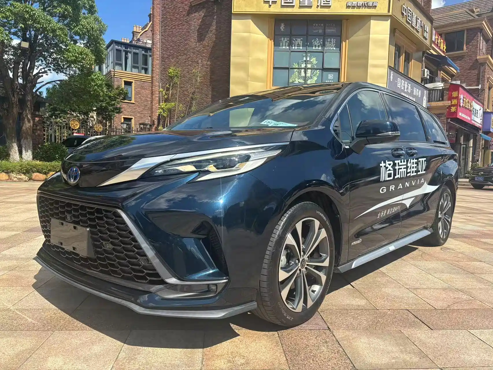 TOYOTA GRANVIA 2022