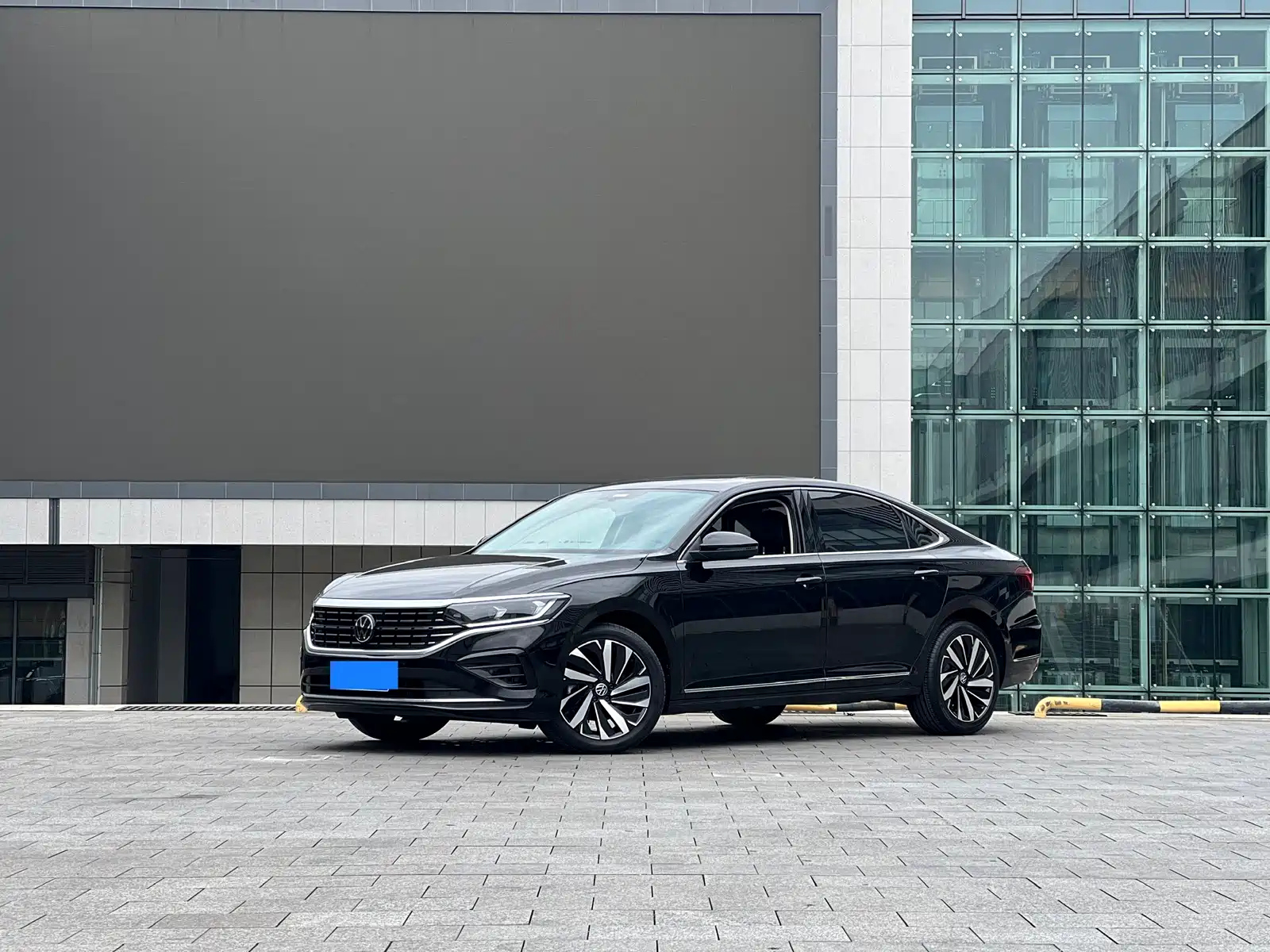 VOLKSWAGEN PASSAT 2023