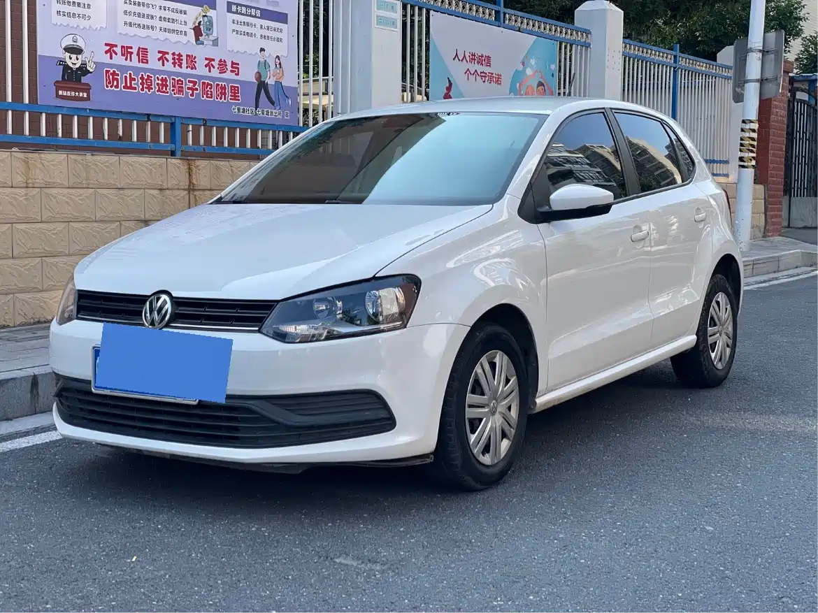 VOLKSWAGEN POLO 2016