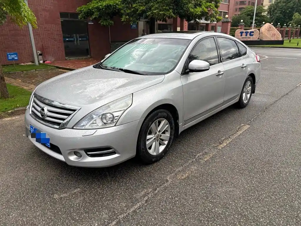 NISSAN TEANA 2011