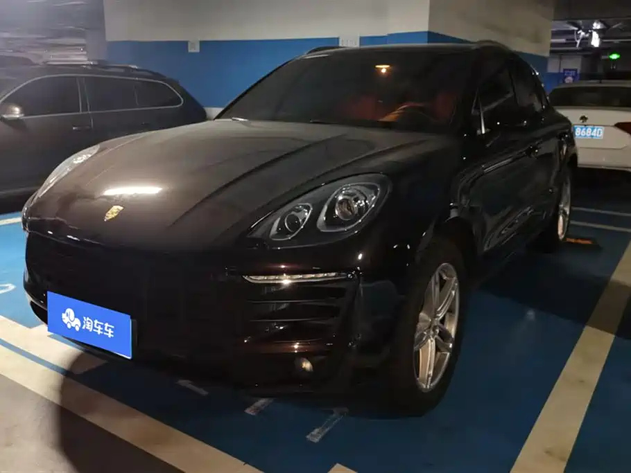 PORSCHE MACAN