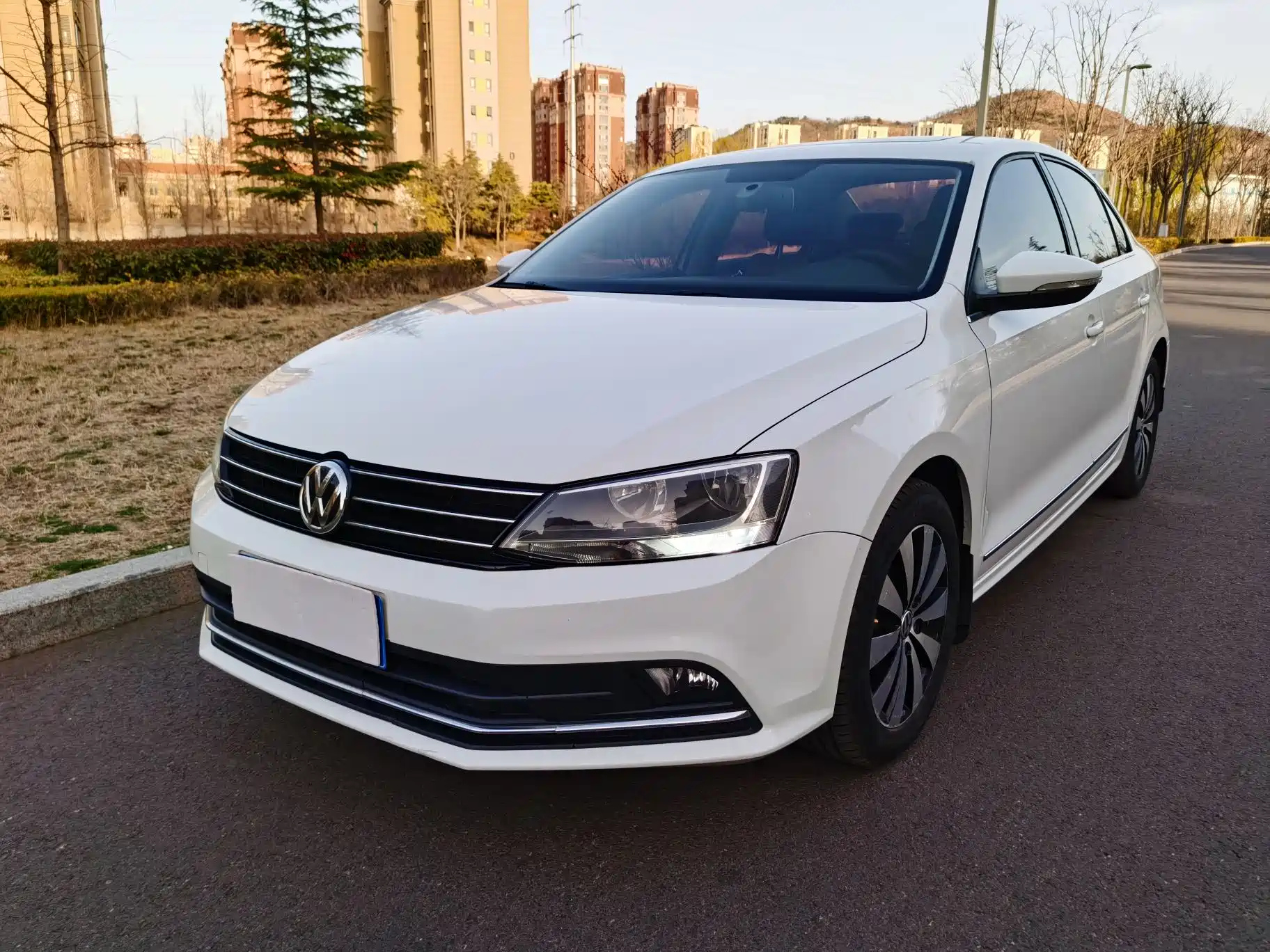 VOLKSWAGEN SAGITAR 2017