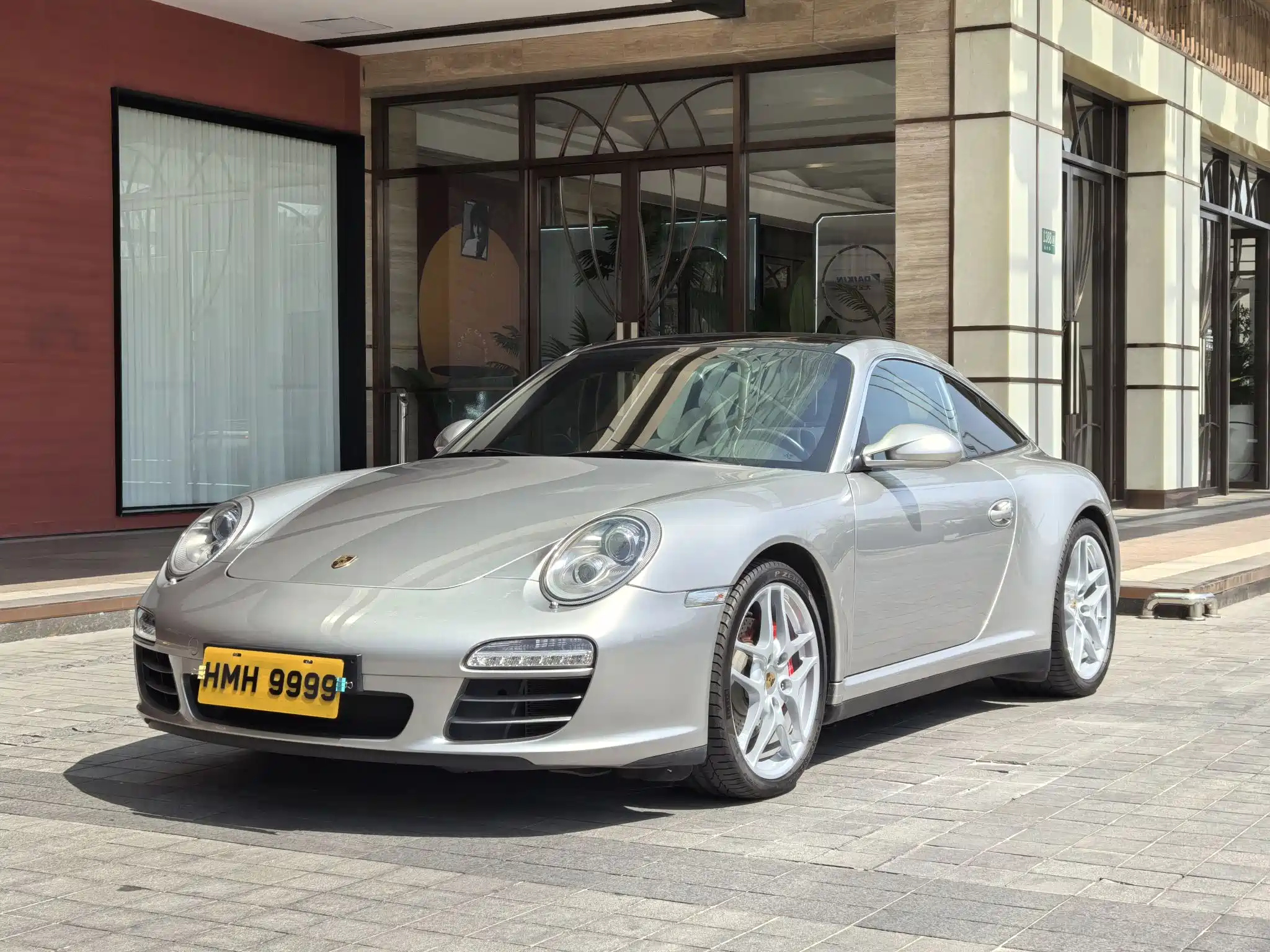 PORSCHE 911