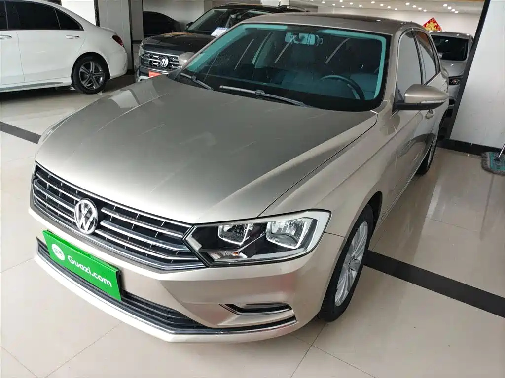 VOLKSWAGEN BORA 2016