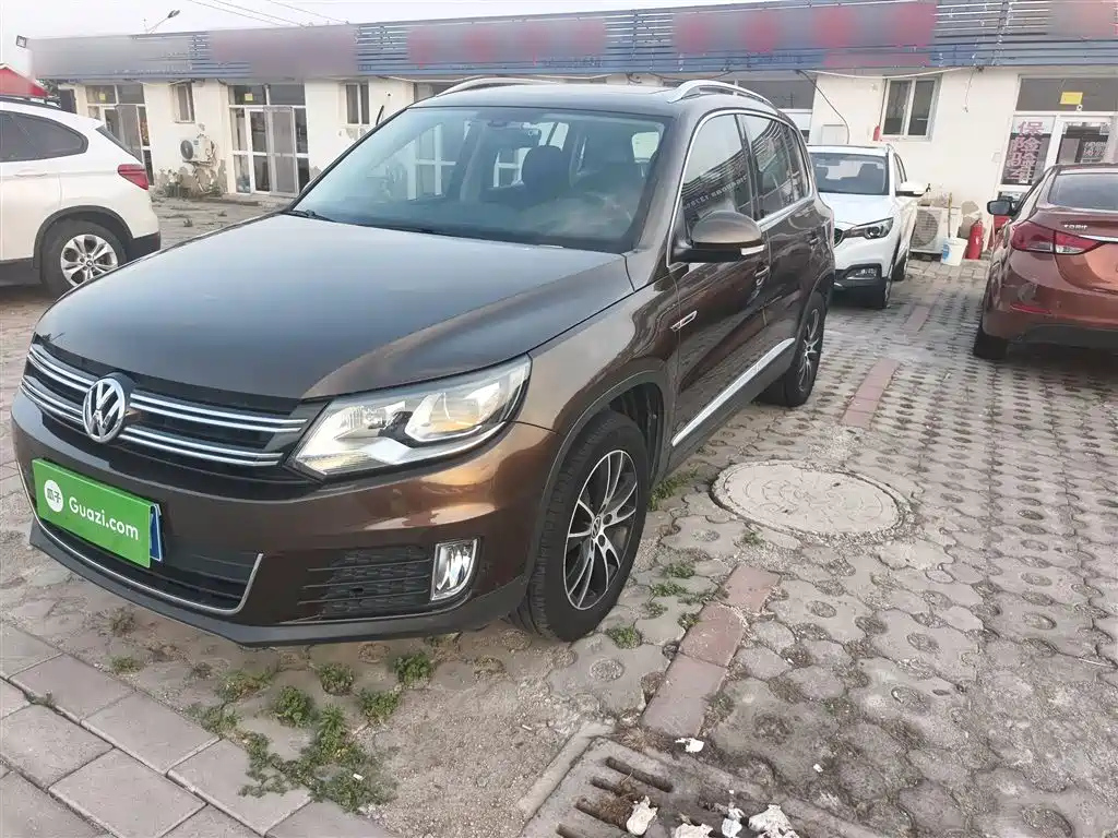 VOLKSWAGEN TIGUAN 2016