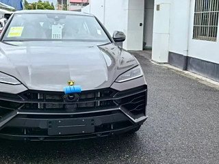 Заказать LAMBORGHINI URUS SE