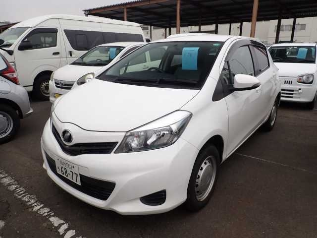 TOYOTA VITZ 2013