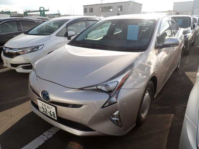 TOYOTA PRIUS 2018