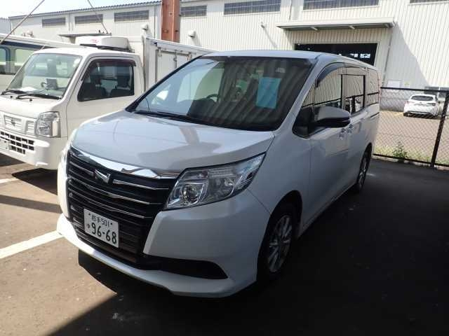 TOYOTA NOAH 2014