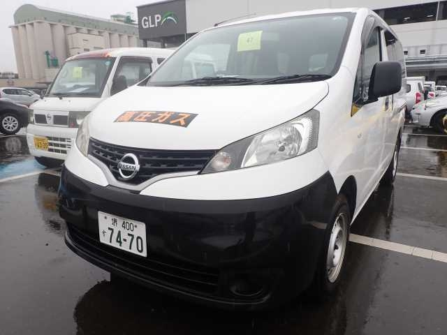 NISSAN NV200 2018