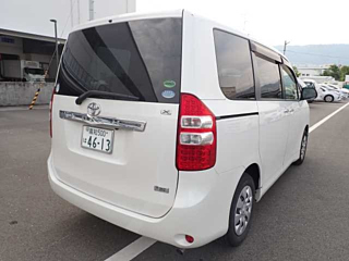 TOYOTA NOAH 2012