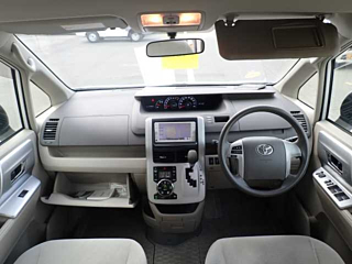 TOYOTA NOAH 2012