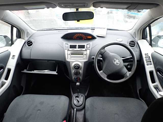 TOYOTA VITZ 2010