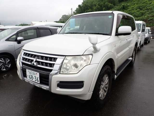 MITSUBISHI PAJERO 2015