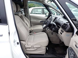 NISSAN SERENA 2017