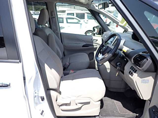NISSAN SERENA 2018