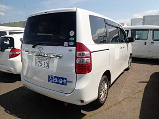 TOYOTA NOAH 2012