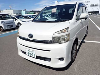 TOYOTA VOXY 2012