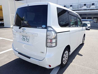 TOYOTA VOXY 2012