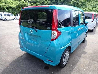 TOYOTA ROOMY 2022