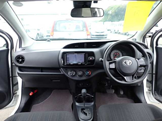 TOYOTA VITZ 2018