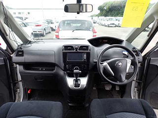 NISSAN SERENA 2011