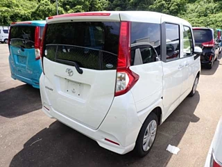 TOYOTA ROOMY 2022