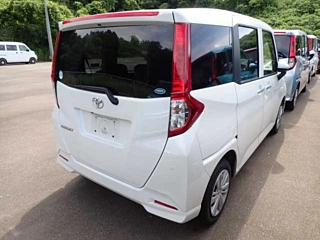 TOYOTA ROOMY 2022