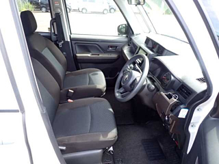 TOYOTA ROOMY 2022