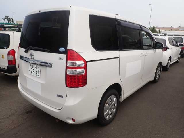 TOYOTA NOAH 2012