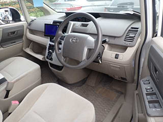 TOYOTA NOAH 2012