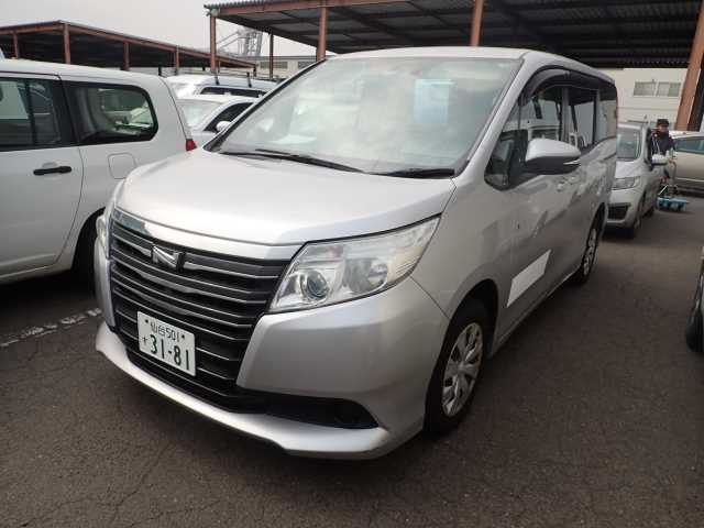 TOYOTA NOAH 2016