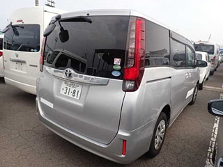 TOYOTA NOAH 2016