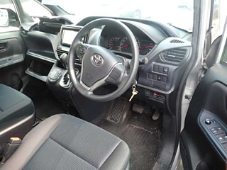 TOYOTA NOAH 2016