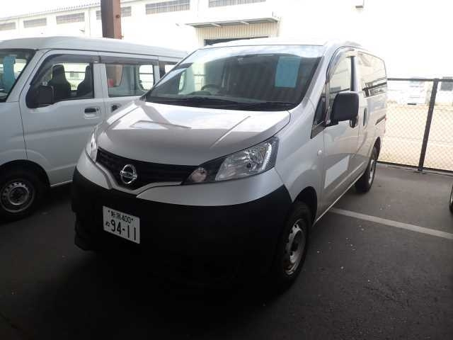 NISSAN NV200 2020