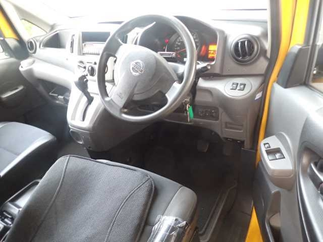 NISSAN NV200 2015