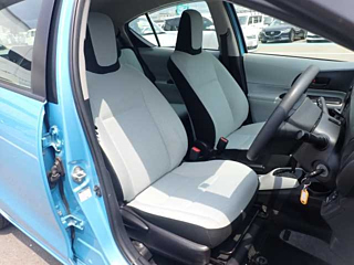 TOYOTA AQUA 2012