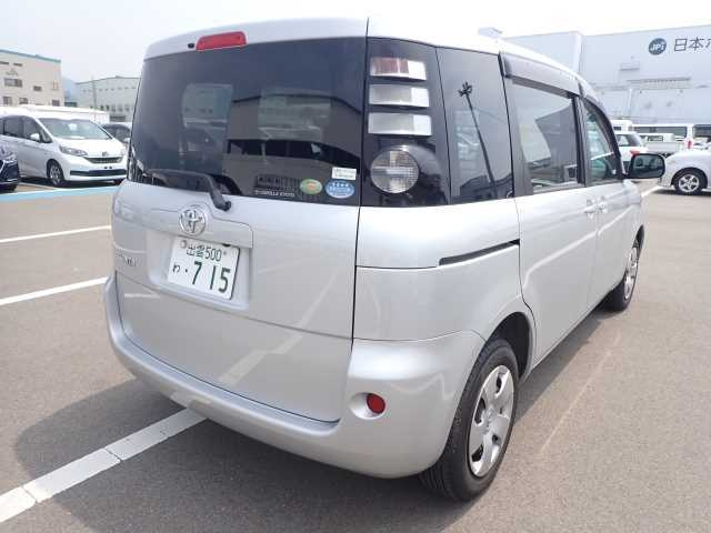 TOYOTA SIENTA 2010