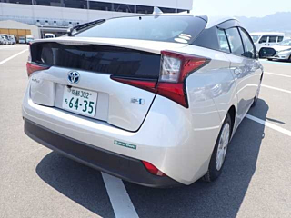 TOYOTA PRIUS 2019