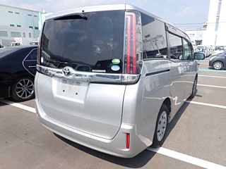 TOYOTA NOAH 2018