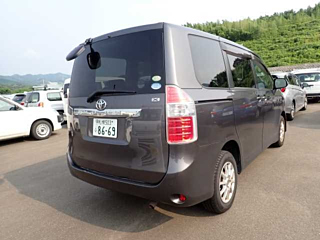 TOYOTA NOAH 2009