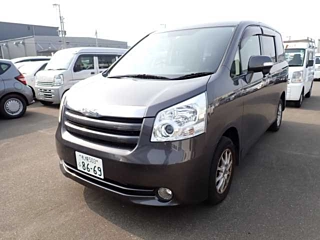 TOYOTA NOAH 2009