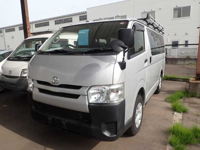 TOYOTA HIACE VAN 2016