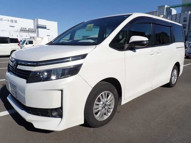 TOYOTA VOXY 2017